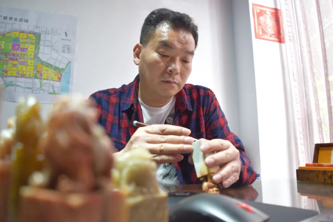 访齐派艺术当代重要嫡传篆刻人—— 李厚萱